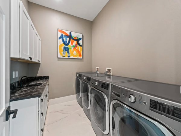 Luxurious 8-Bedroom Vacation Home in Orlando - Private Pool & Resort Amenities